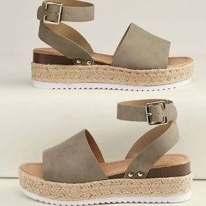NWT Platform Espadrille Sandals